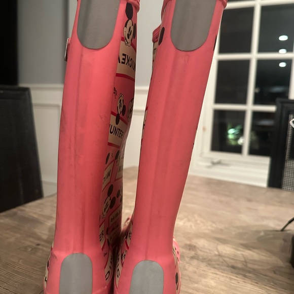Hunter Pink Mickey Mouse Patterned Boots. Disney Collaborated - Picture 4 of 7